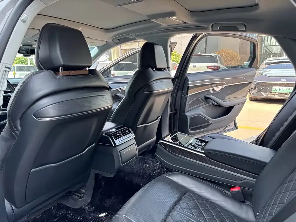 Audi A8 2021 из CN, фото 4