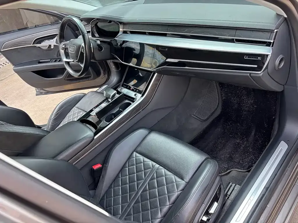 Audi A8 2021 из CN, фото 3