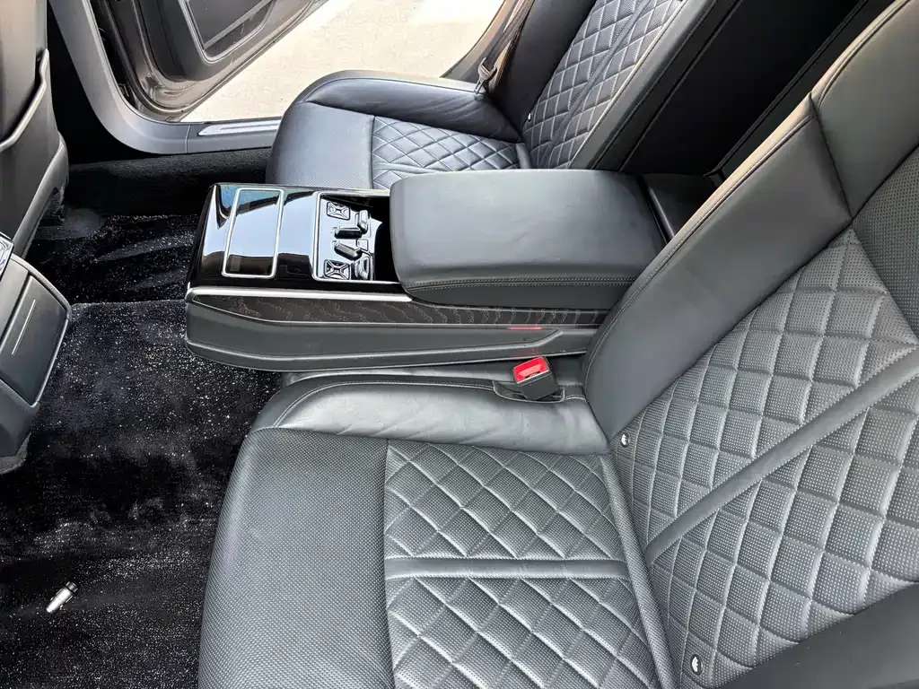 Audi A8 2021 из CN, фото 2