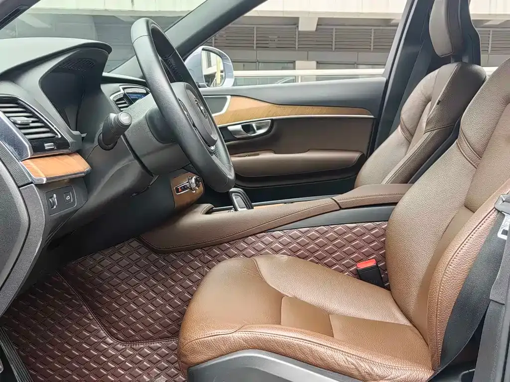 Volvo XC90 — фото 10