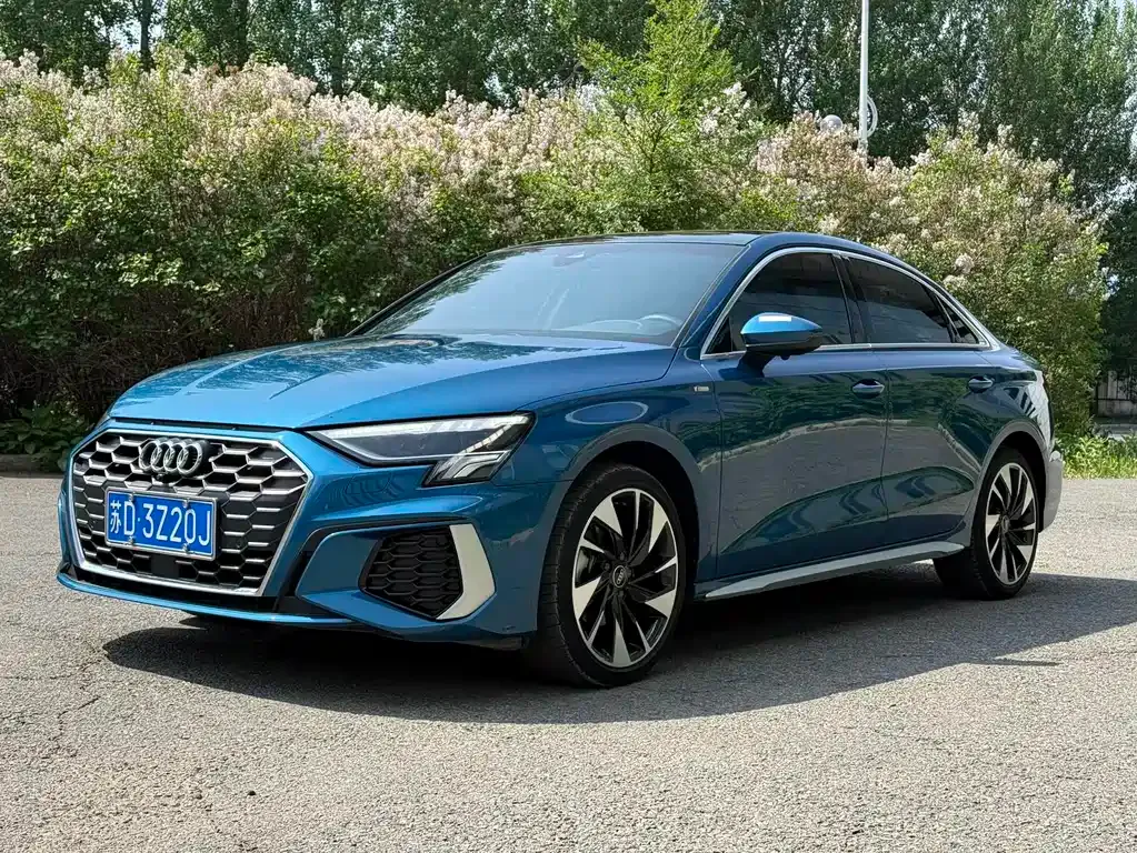 Audi A3 — фото 1