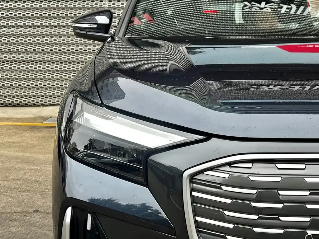Audi Q4 e-tron — фото 2