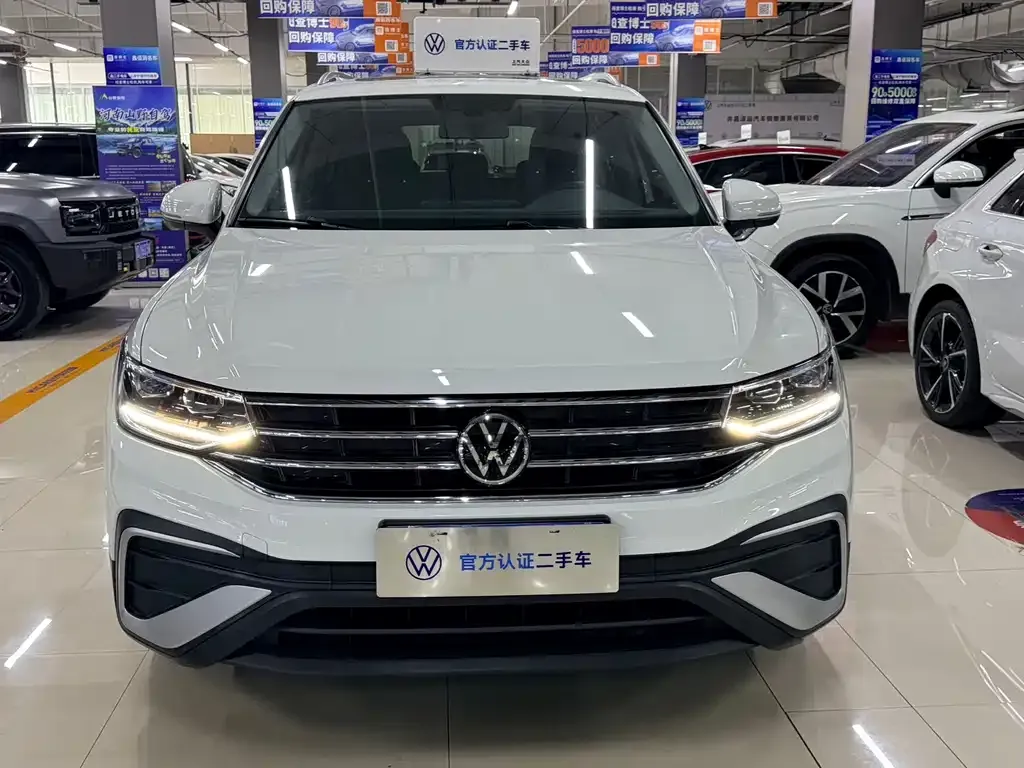 Volkswagen Tiguan L — фото 4
