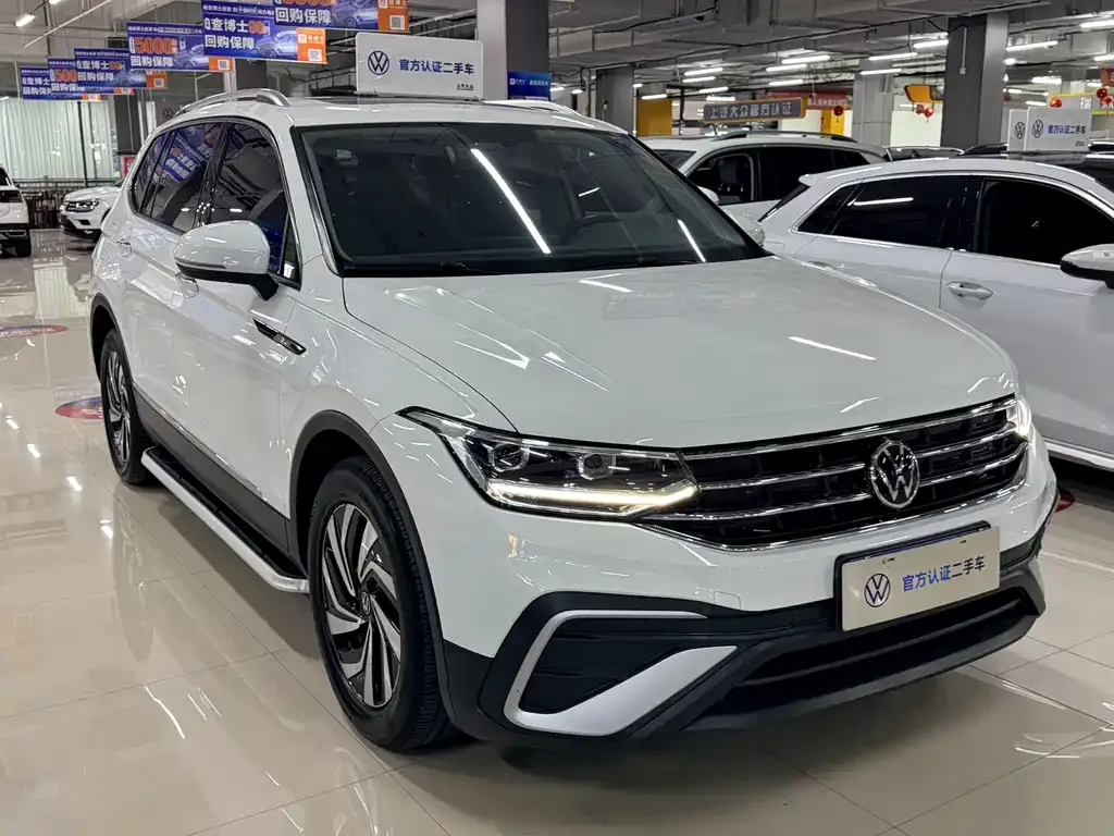 Volkswagen Tiguan L — фото 3