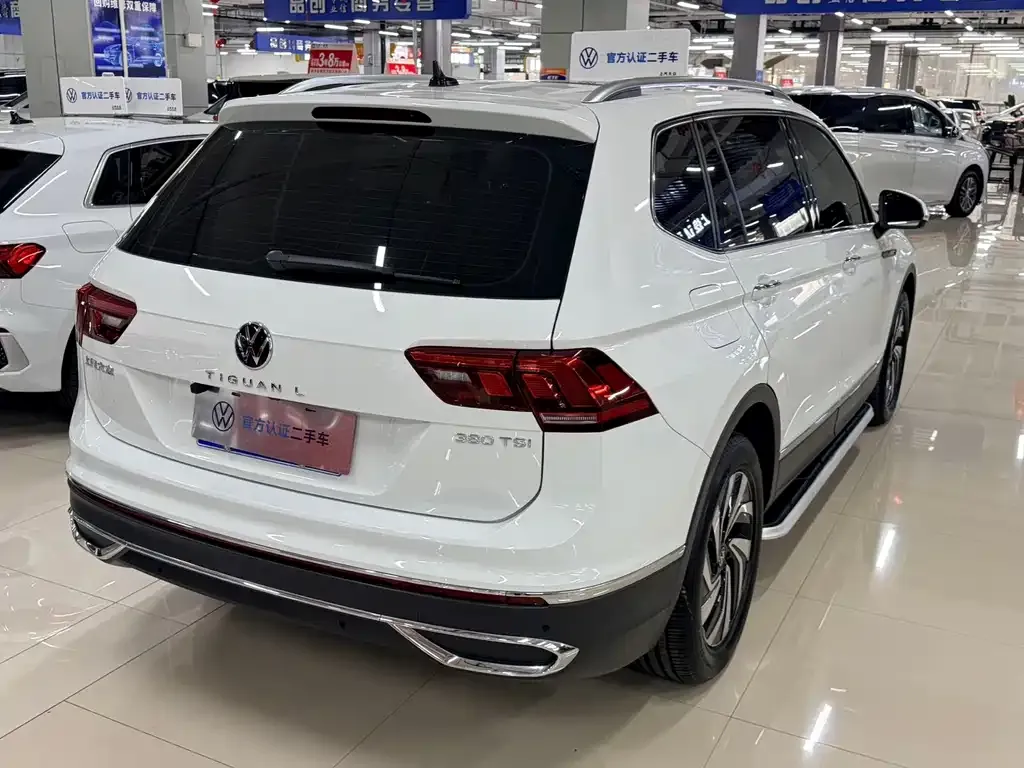 Volkswagen Tiguan L — фото 9