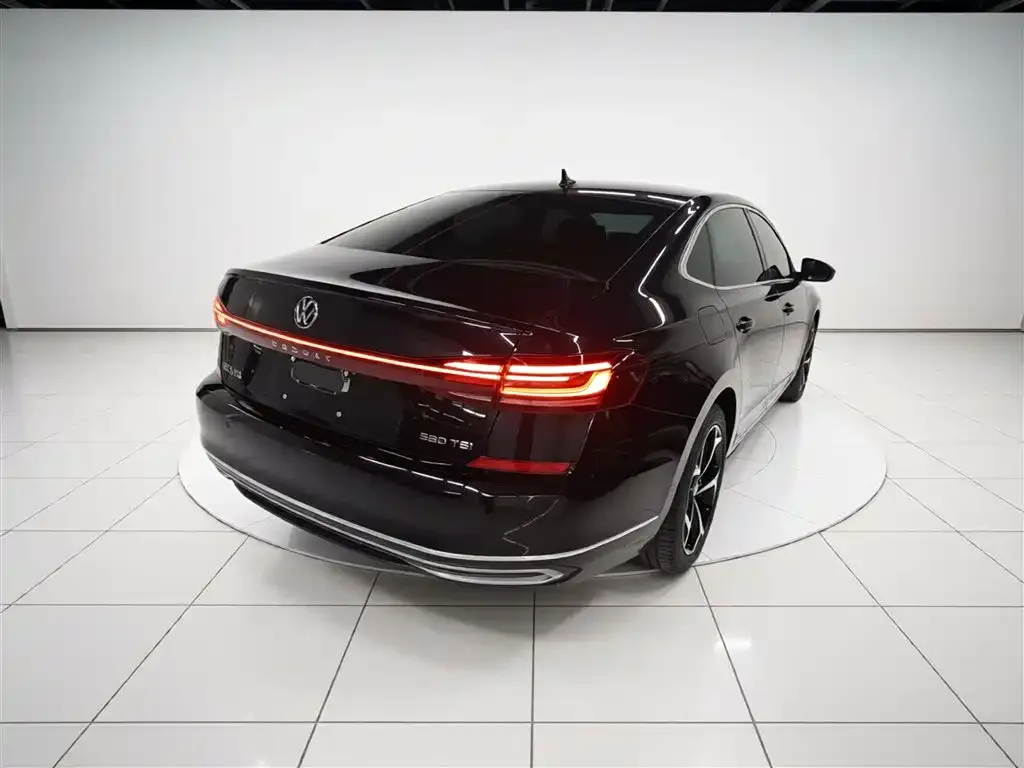 Volkswagen Passat 2023 из CN, фото 2