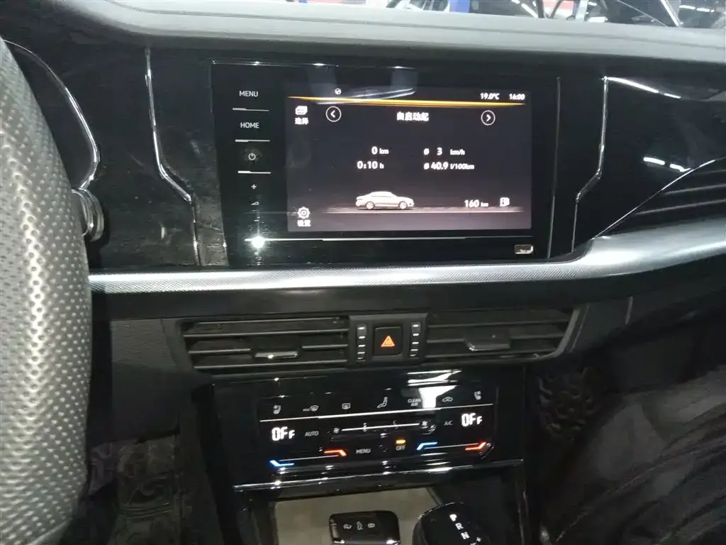 Volkswagen Passat 2023 из CN, фото 8