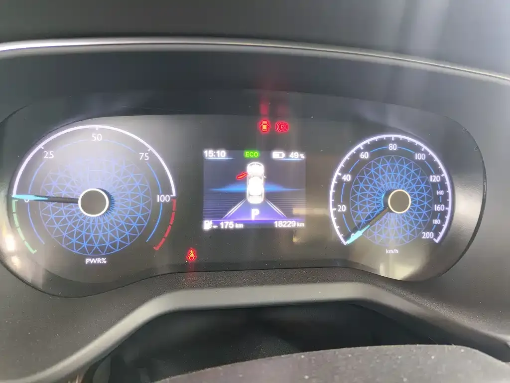 Hongqi E-QM5 — фото 2