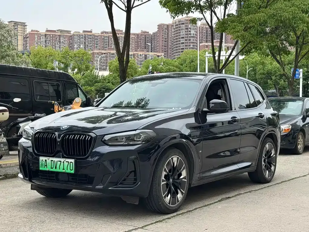 BMW iX3 — фото 1
