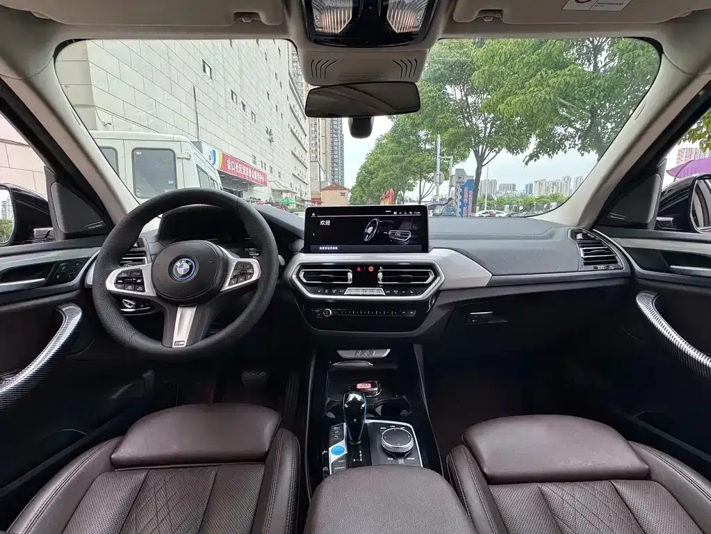 BMW iX3 — фото 10
