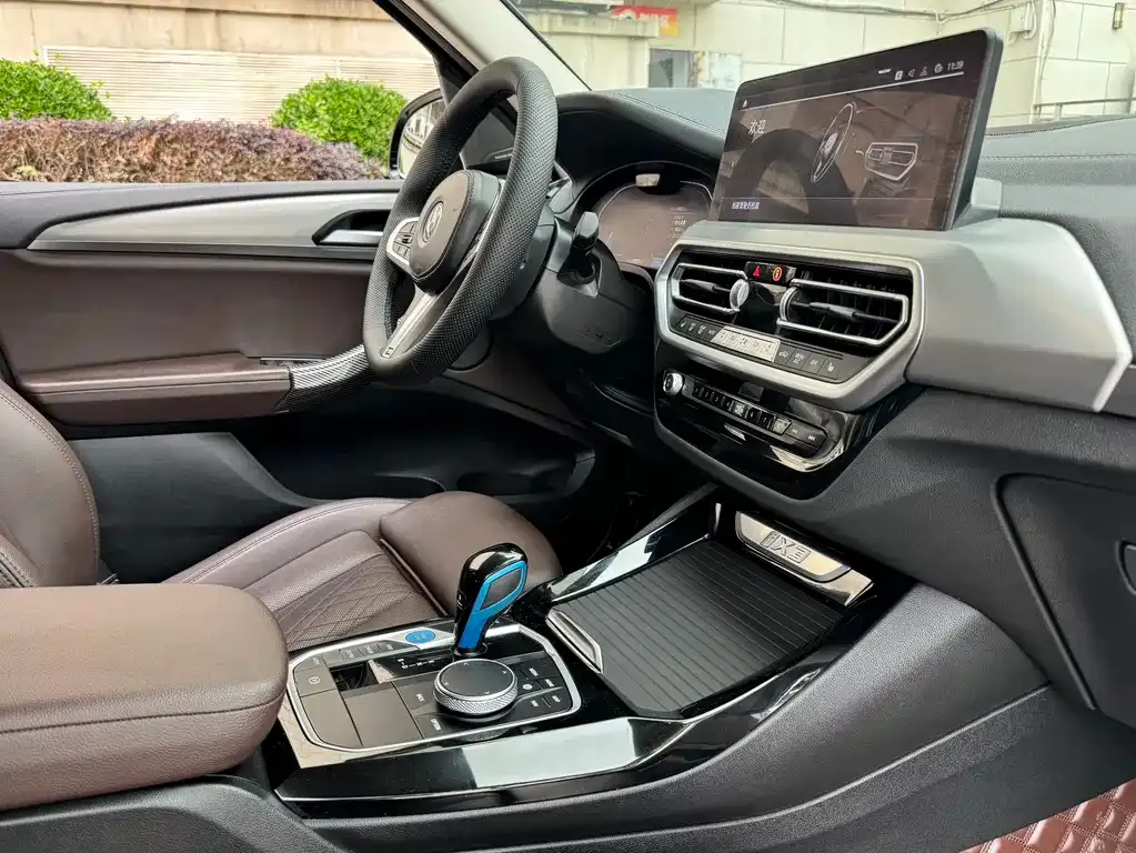BMW iX3 — фото 2