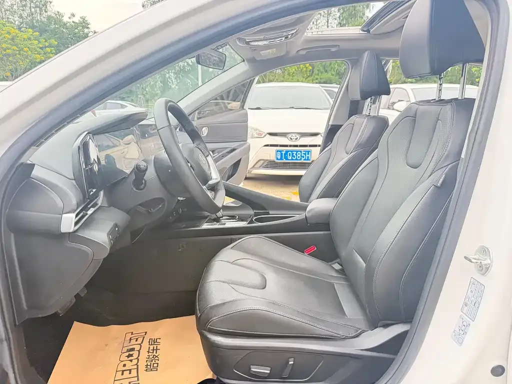 Hyundai Elantra — фото 4