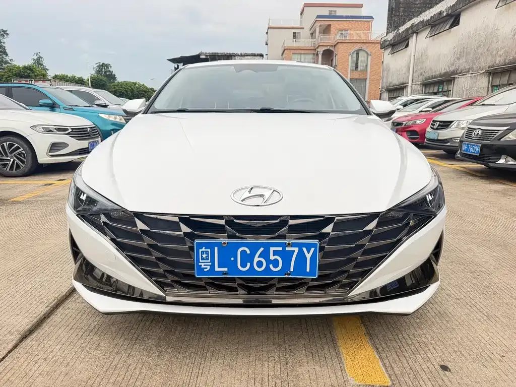 Hyundai Elantra — фото 9