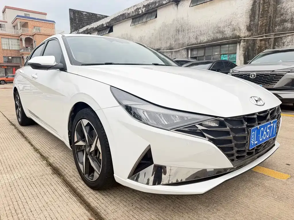 Hyundai Elantra — фото 10
