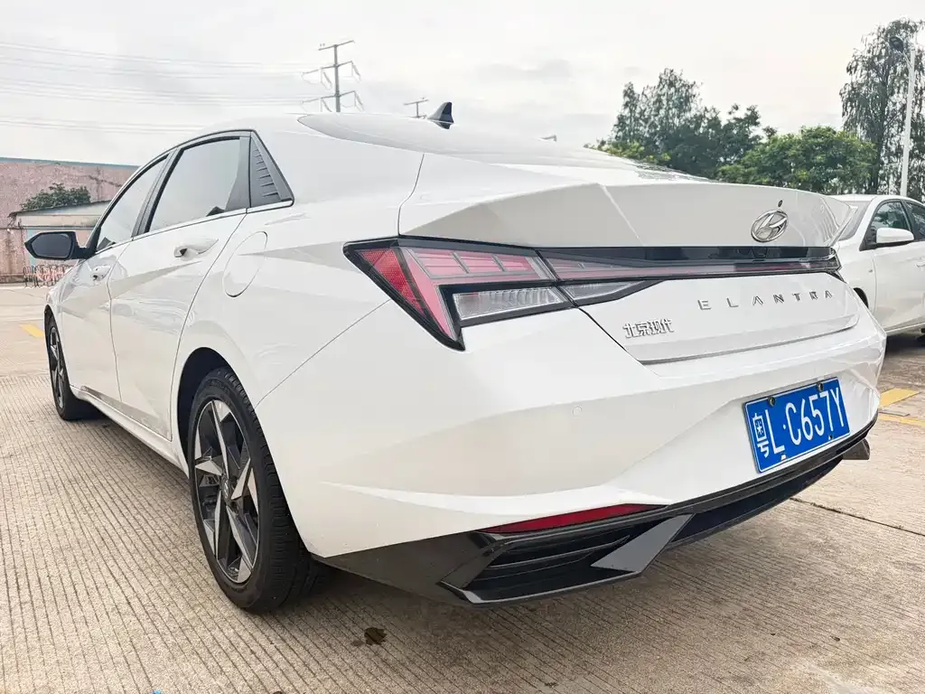 Hyundai Elantra — фото 6