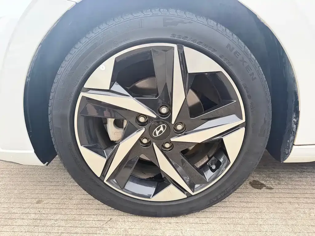 Hyundai Elantra — фото 8