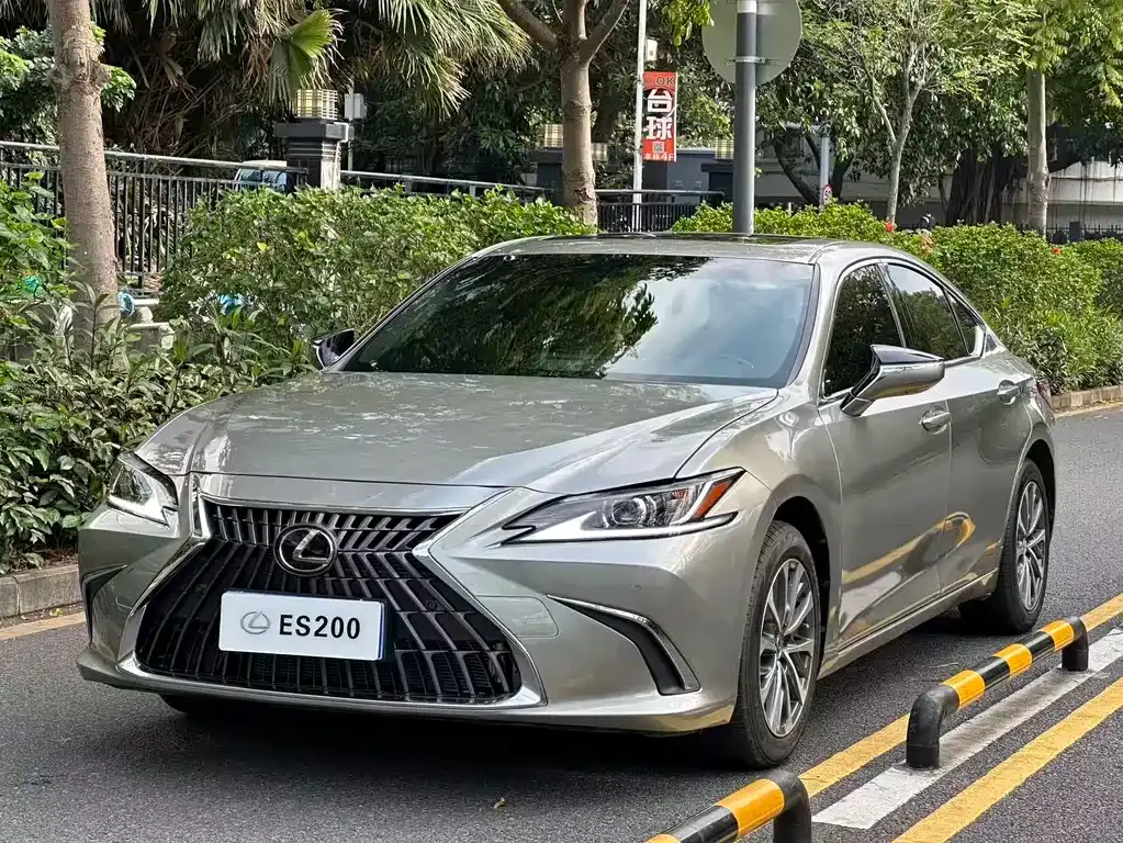 Lexus ES — фото 1