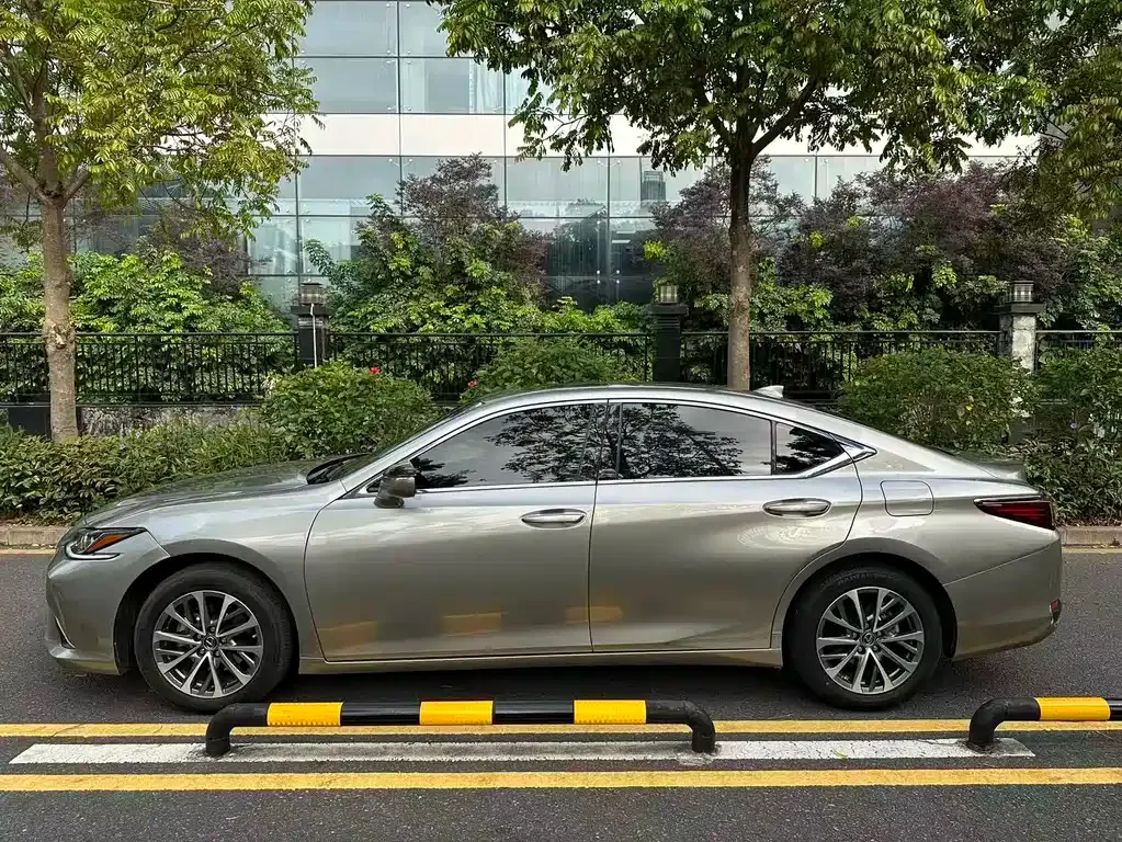Lexus ES — фото 9