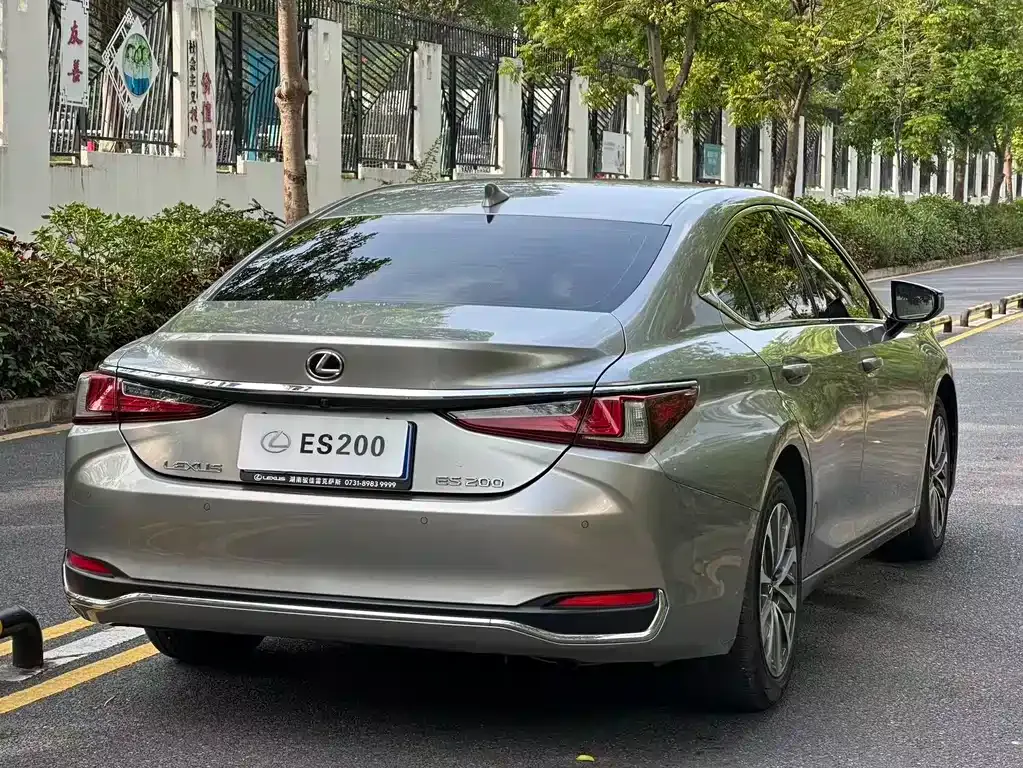 Lexus ES — фото 7