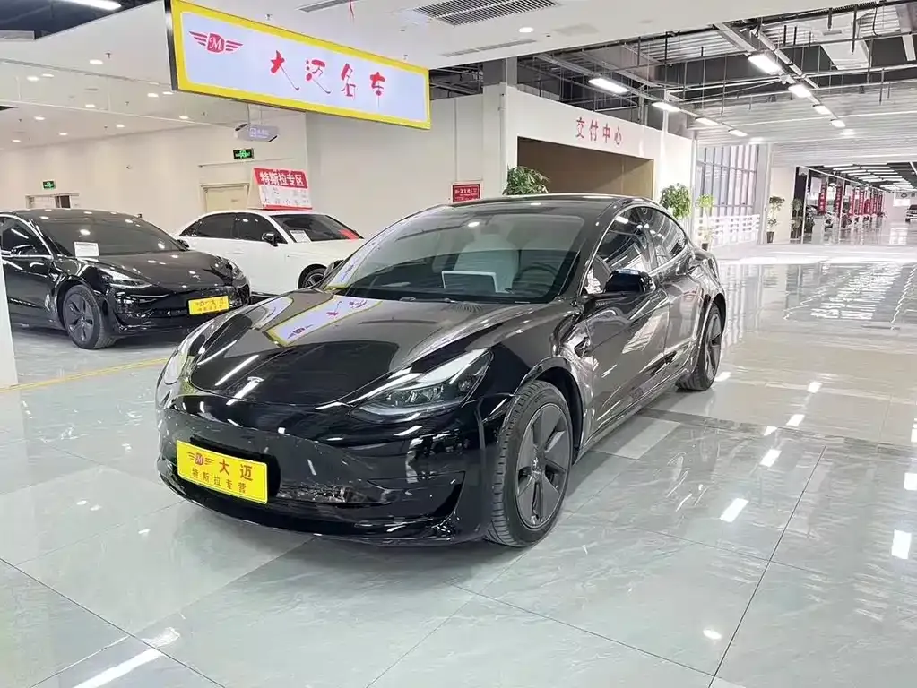 Tesla Model 3 — фото 1