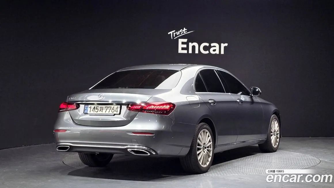 Mercedes-Benz E-Class — фото 5