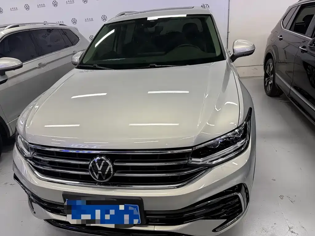 Volkswagen Tiguan L — фото 2