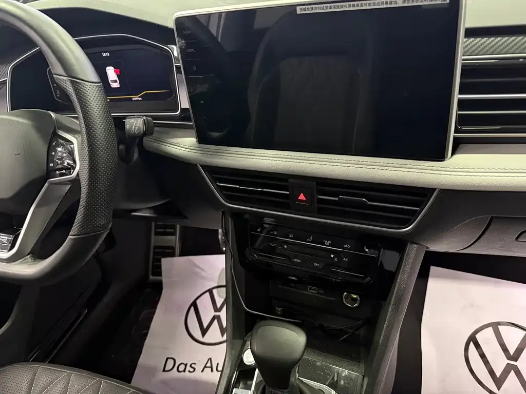 Volkswagen Tiguan L — фото 9