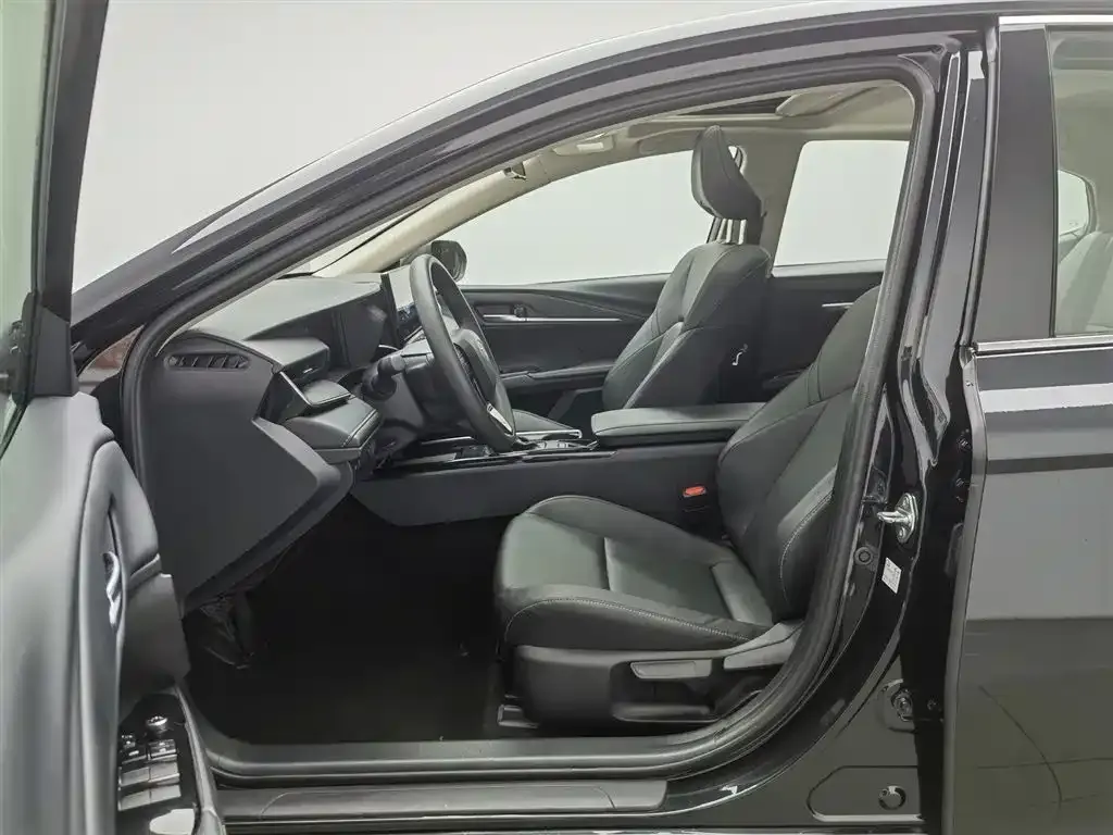 Toyota Camry 2025 из CN, фото 10