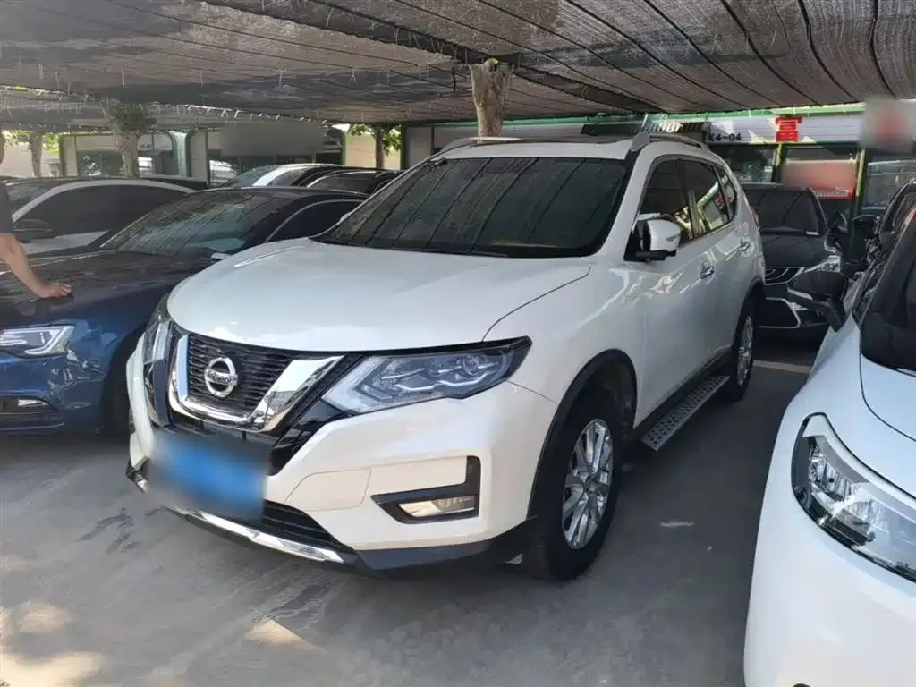 Nissan X-Trail — фото 1