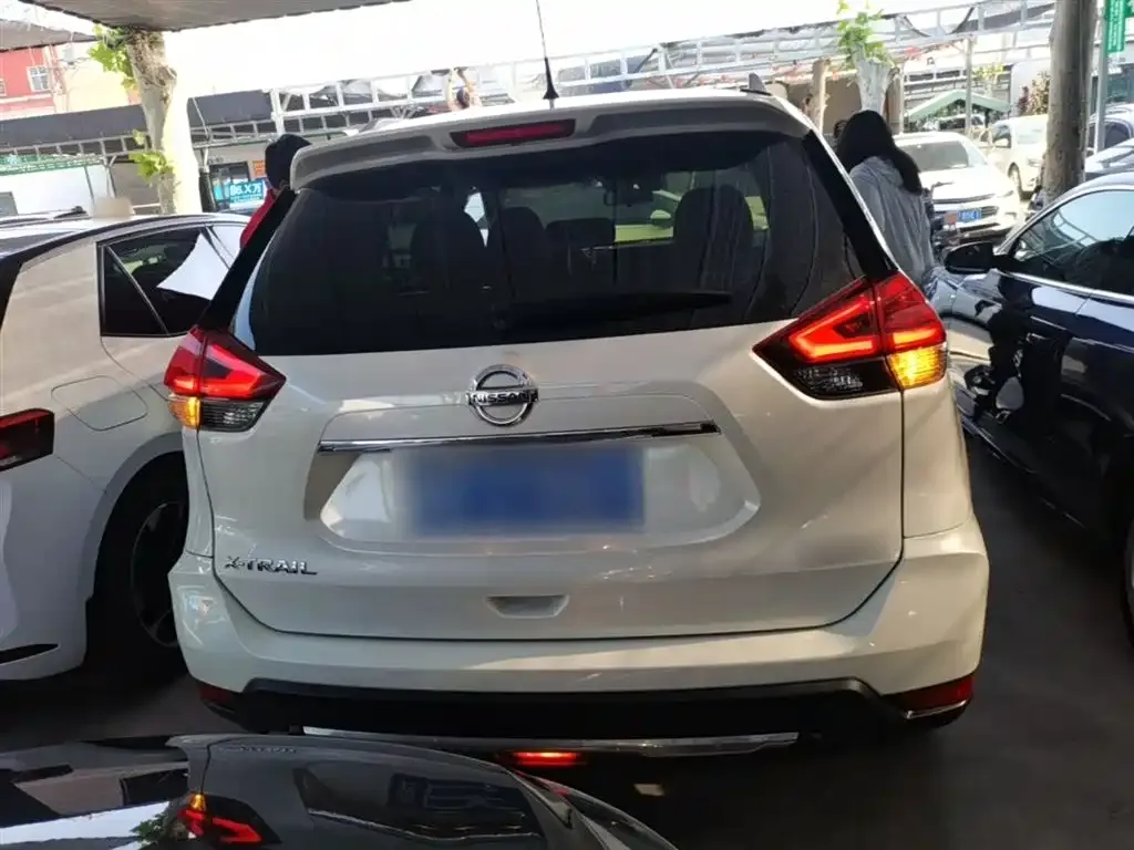 Nissan X-Trail — фото 10