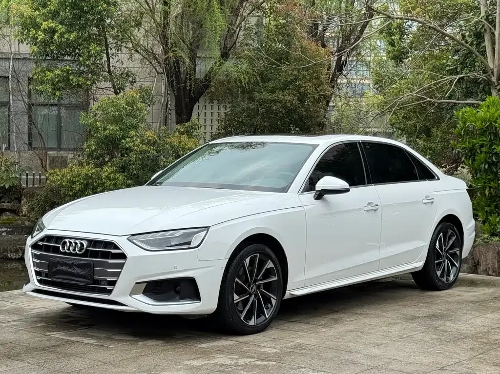 Audi A4L — фото 1