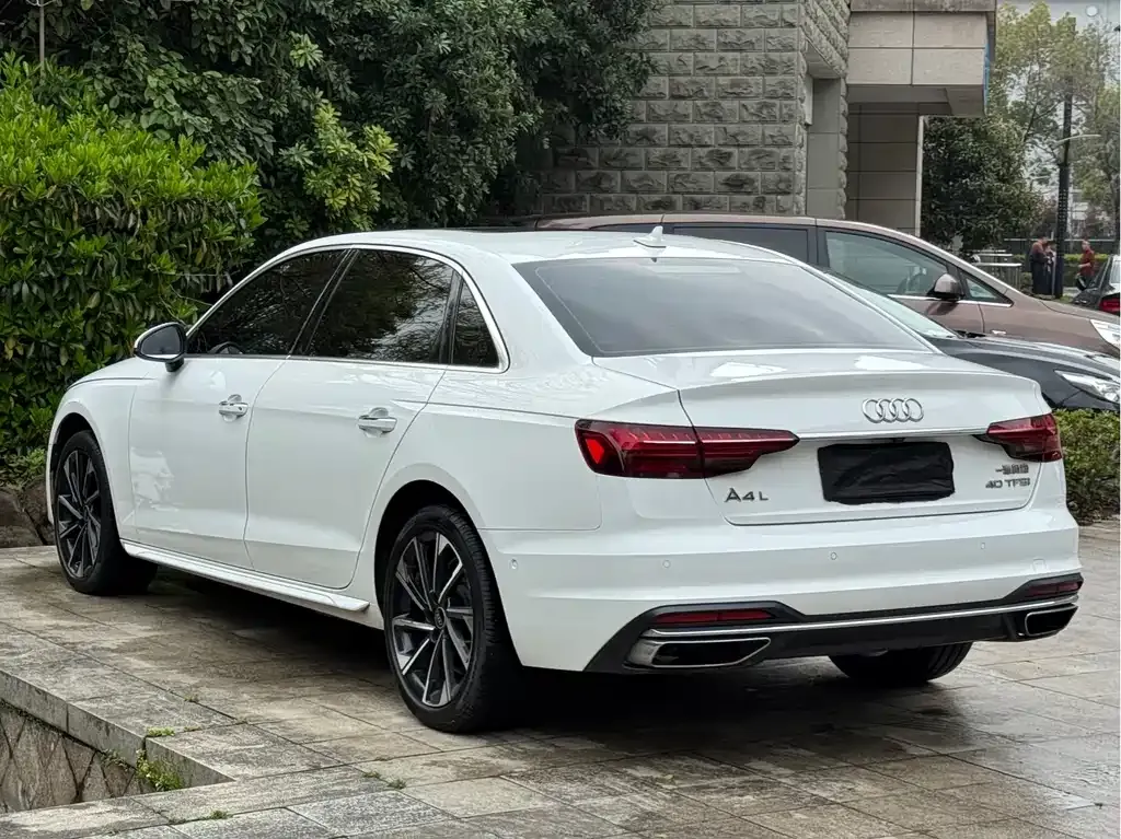 Audi A4L — фото 10
