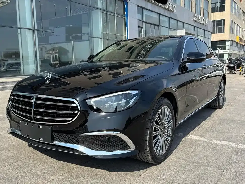 Mercedes-Benz E-Class — фото 1