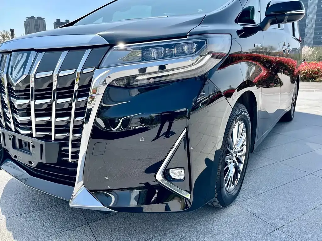 Toyota Alphard — фото 5