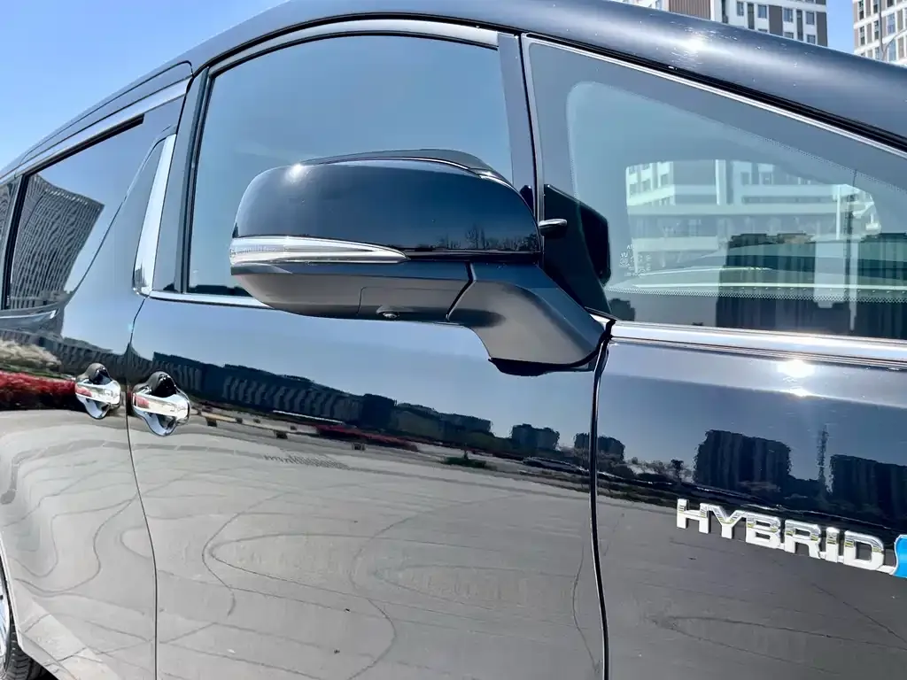 Toyota Alphard — фото 3