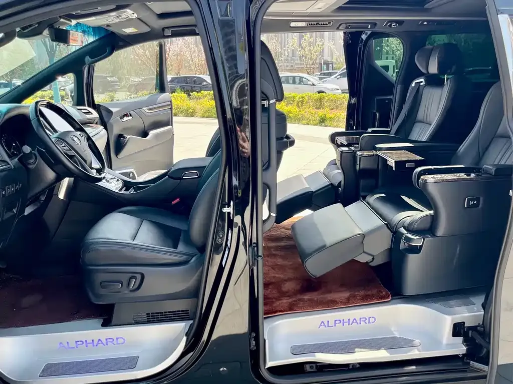 Toyota Alphard — фото 7