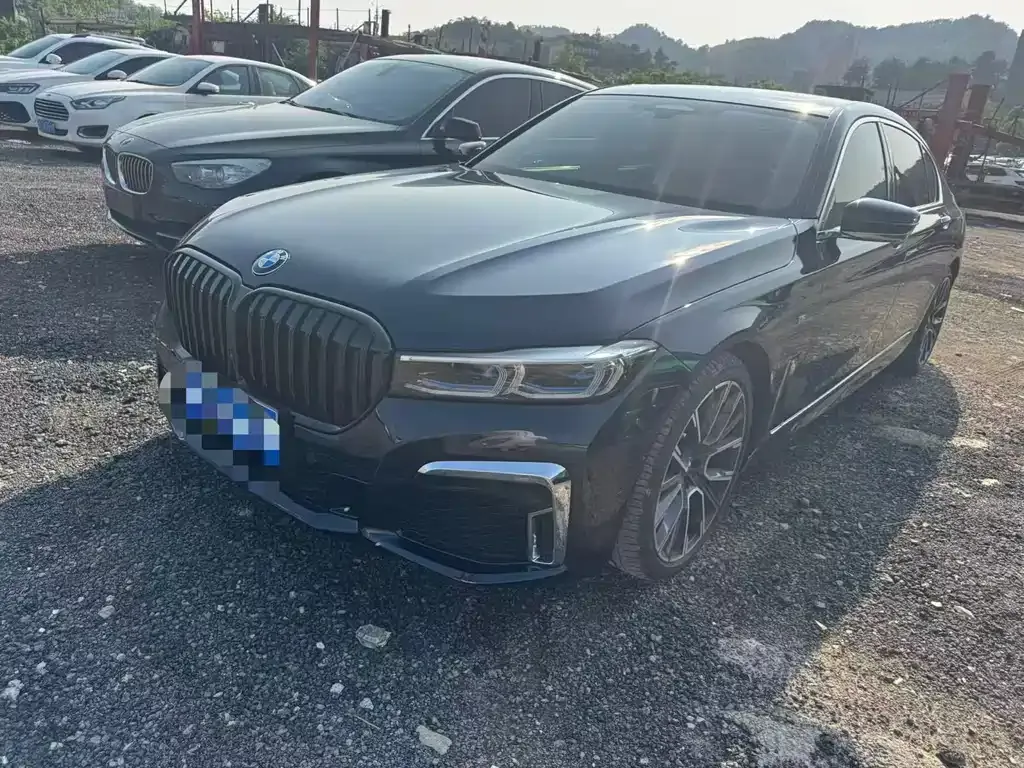 BMW 7 Series — фото 1
