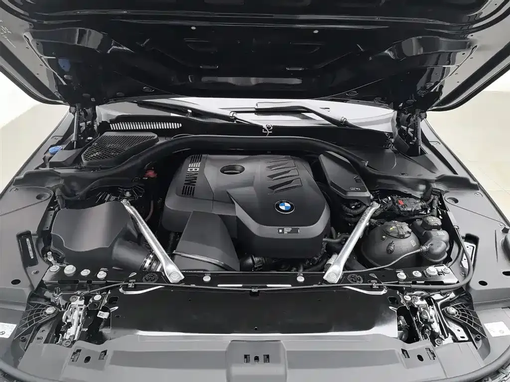 BMW 5 Series — фото 10