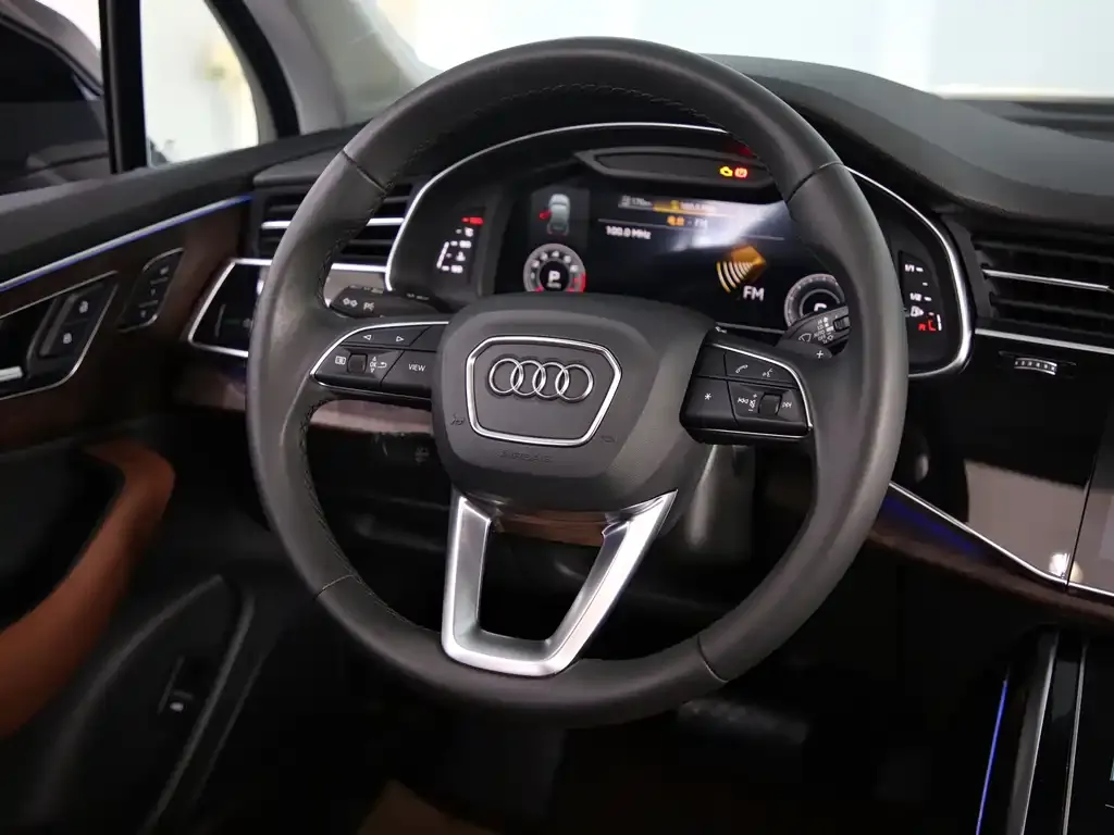 Audi Q7 — фото 6