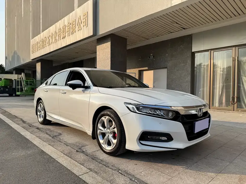 Honda Accord — фото 7