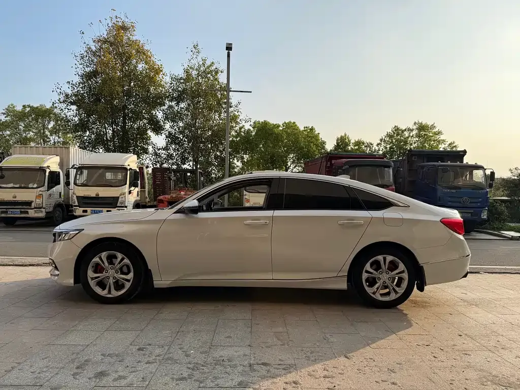 Honda Accord — фото 5