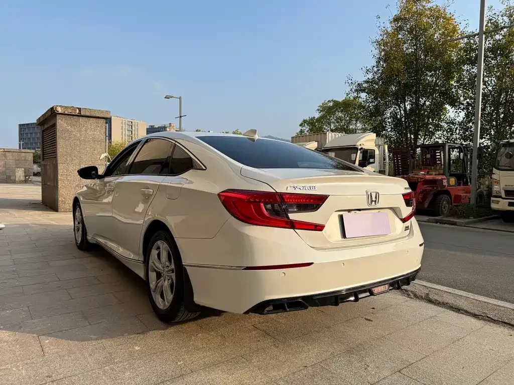Honda Accord — фото 4