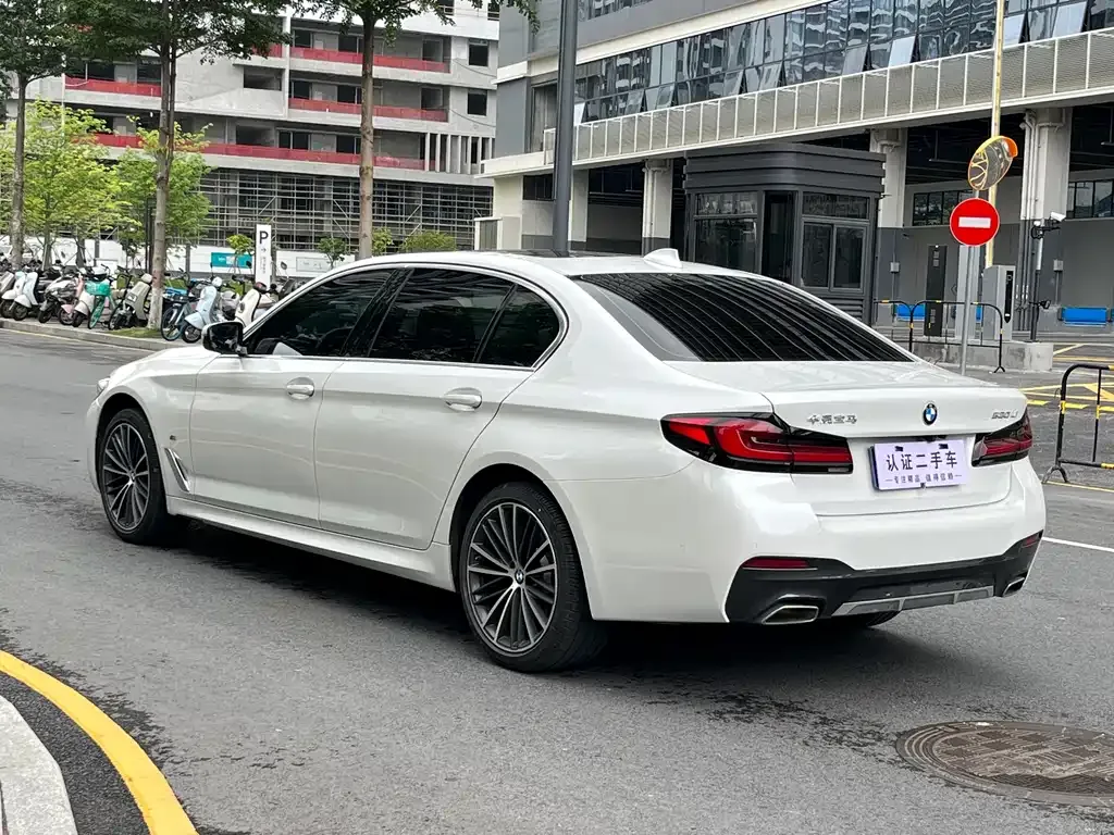 BMW 5 Series — фото 4