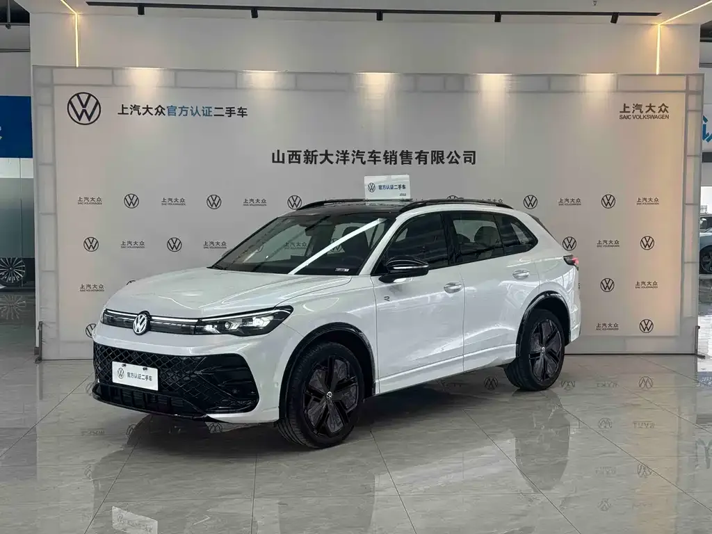 Volkswagen Tiguan L — фото 1