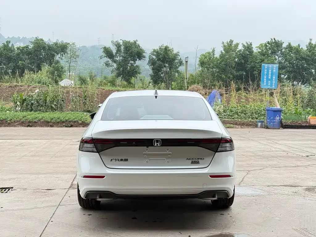 Honda Accord — фото 10