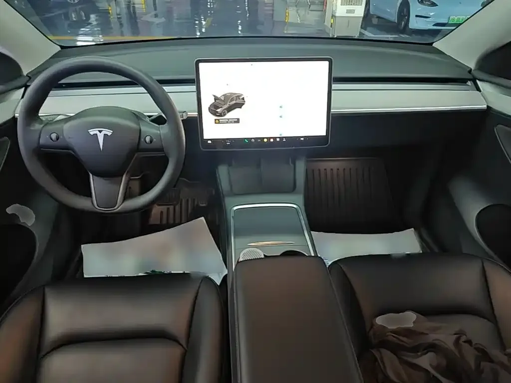 Tesla Model Y — фото 3