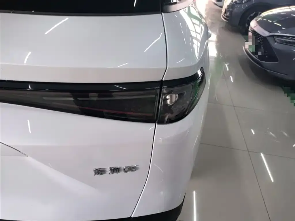 BYD Seal 05 DM-i — фото 10