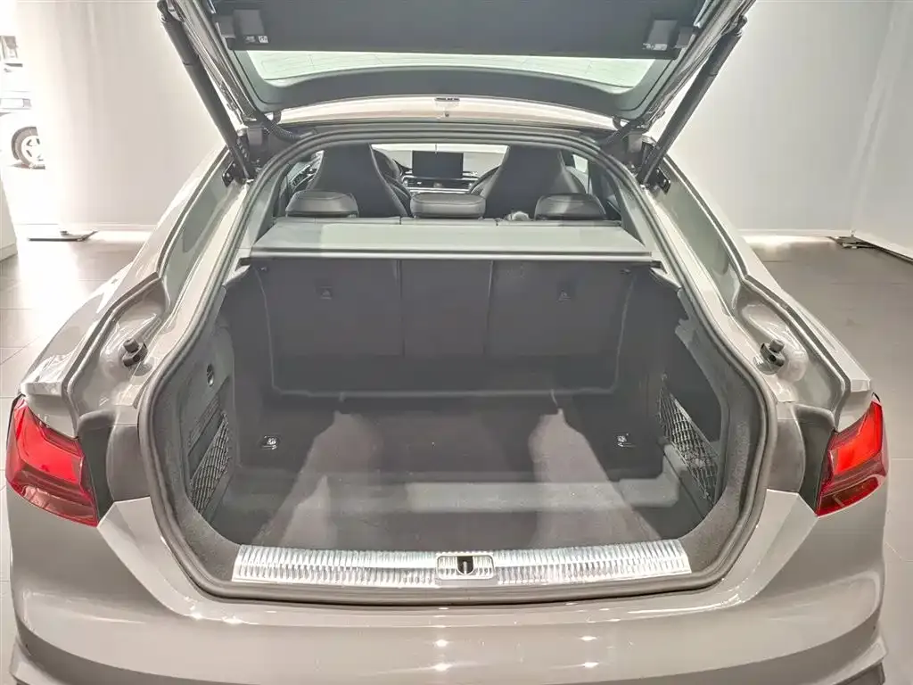 Audi RS 5 2025 из CN, фото 4