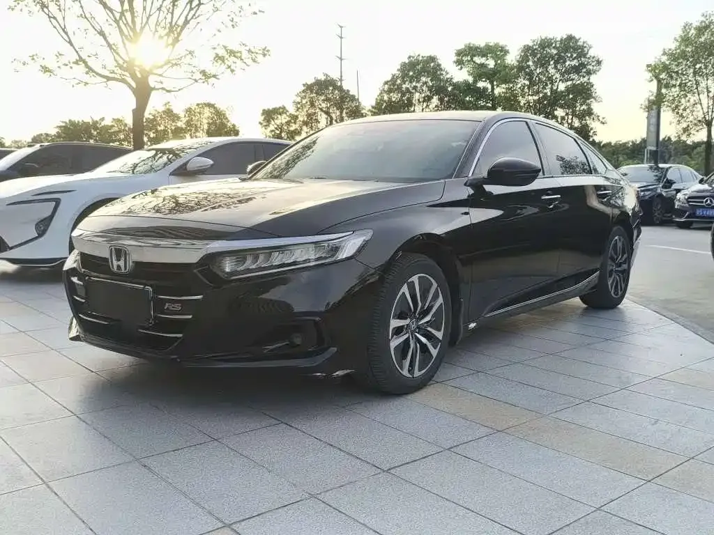 Honda Accord — фото 1