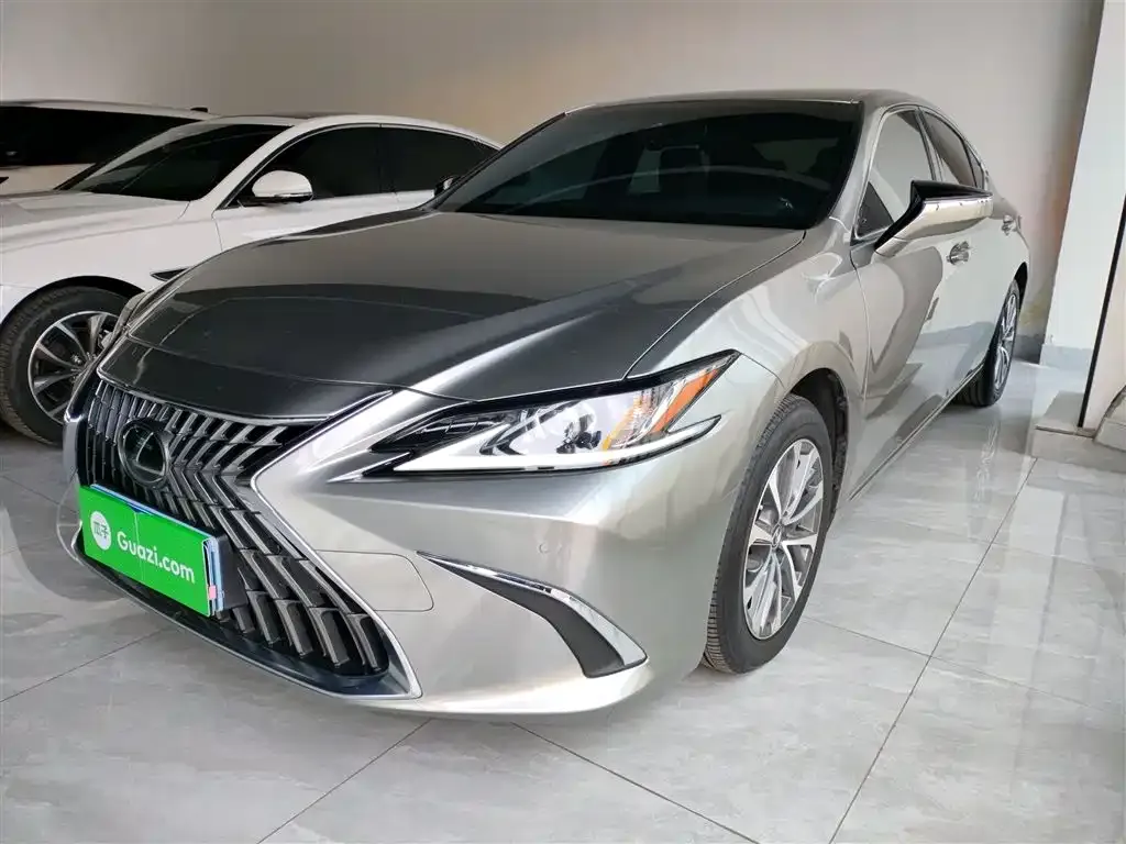 Lexus ES — фото 1
